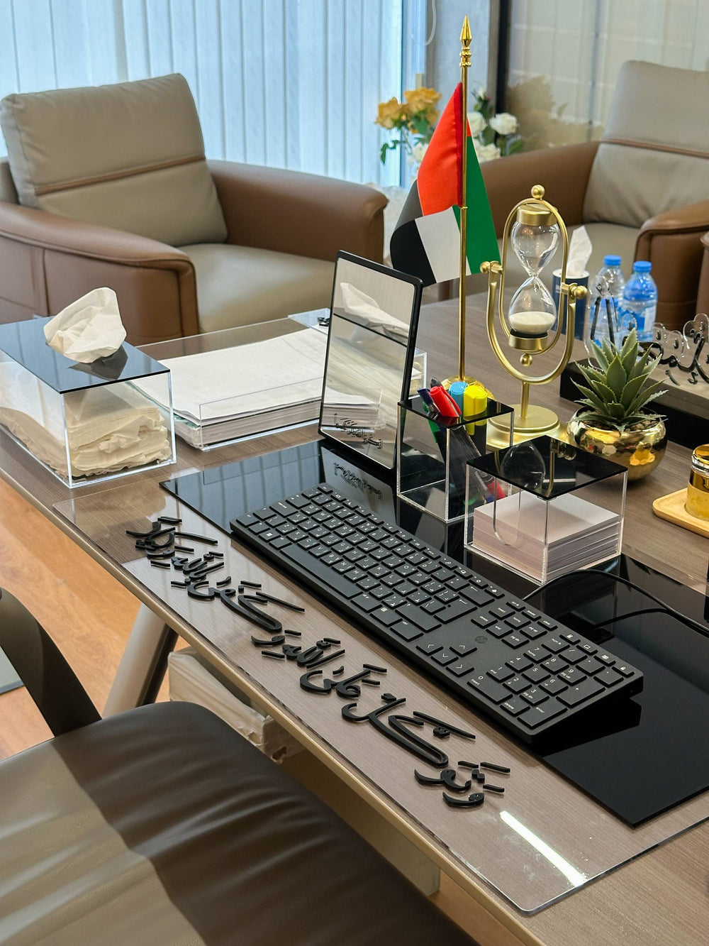 قاعدة مكتب من الاكريليك