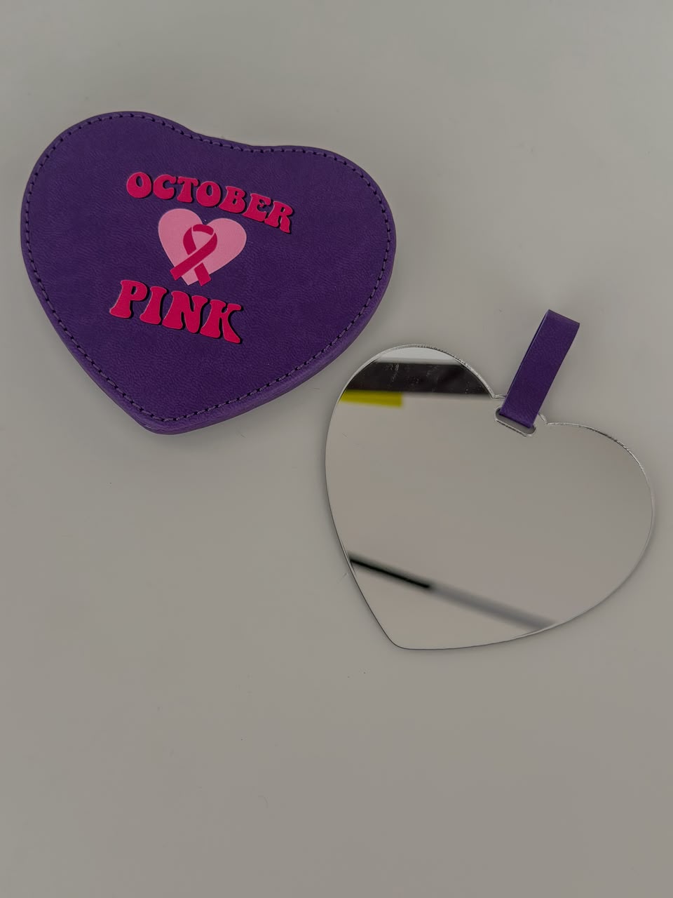 توزيعات مرآة جيب جلدية على شكل قلب - (OCTOBER PINK)