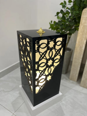 فانوس اسود مضيء