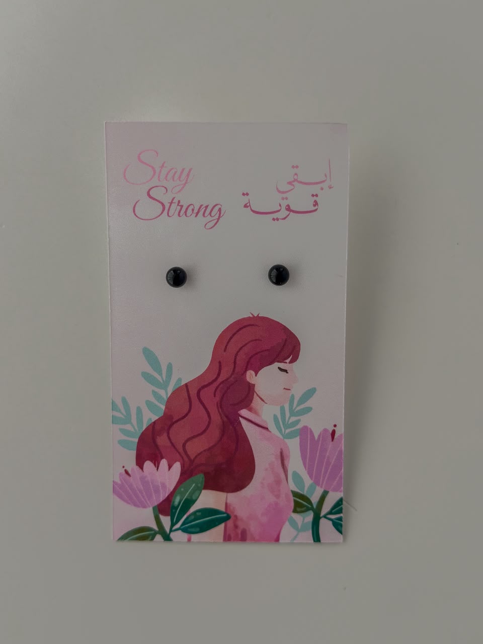 توزيعات أقراط (حلق) مع كارت توعوي "إبقي قوية - Stay Strong"